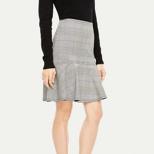 Ann Taylor Glenn Grey Plaid Flounce Skirt Size 6